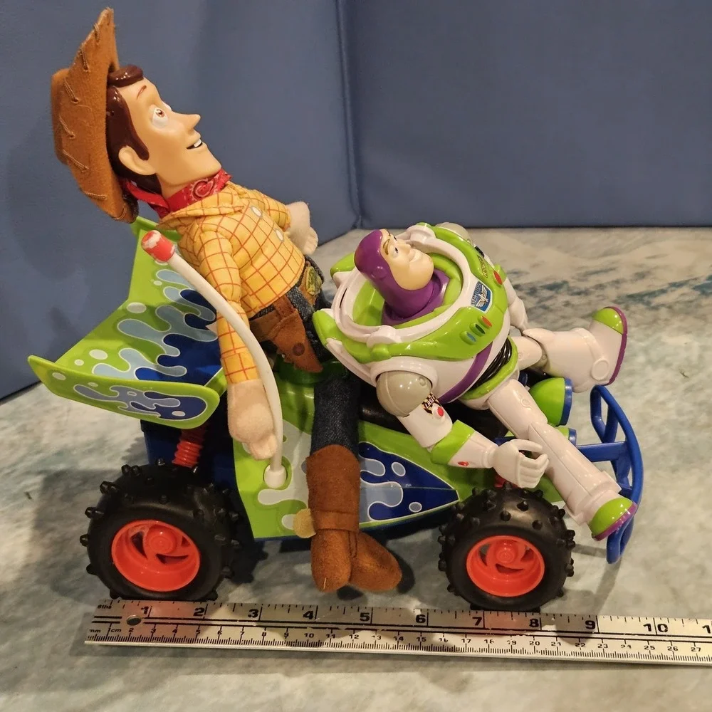 2018 Disney Pixar RC Car Vehicle w Buzz Lightyear Figure & Disney Store‎ Woody